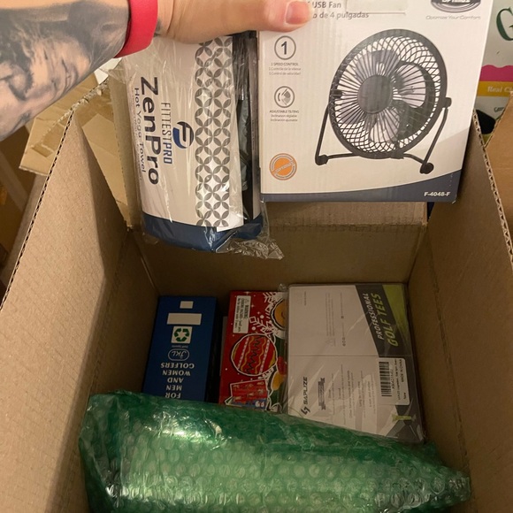HIGH END Amazon MYSTERY box, Brand New Items Only 📦 🔥 NO JUNK, 5 ⭐️​​​ Women Men - Picture 11 of 16